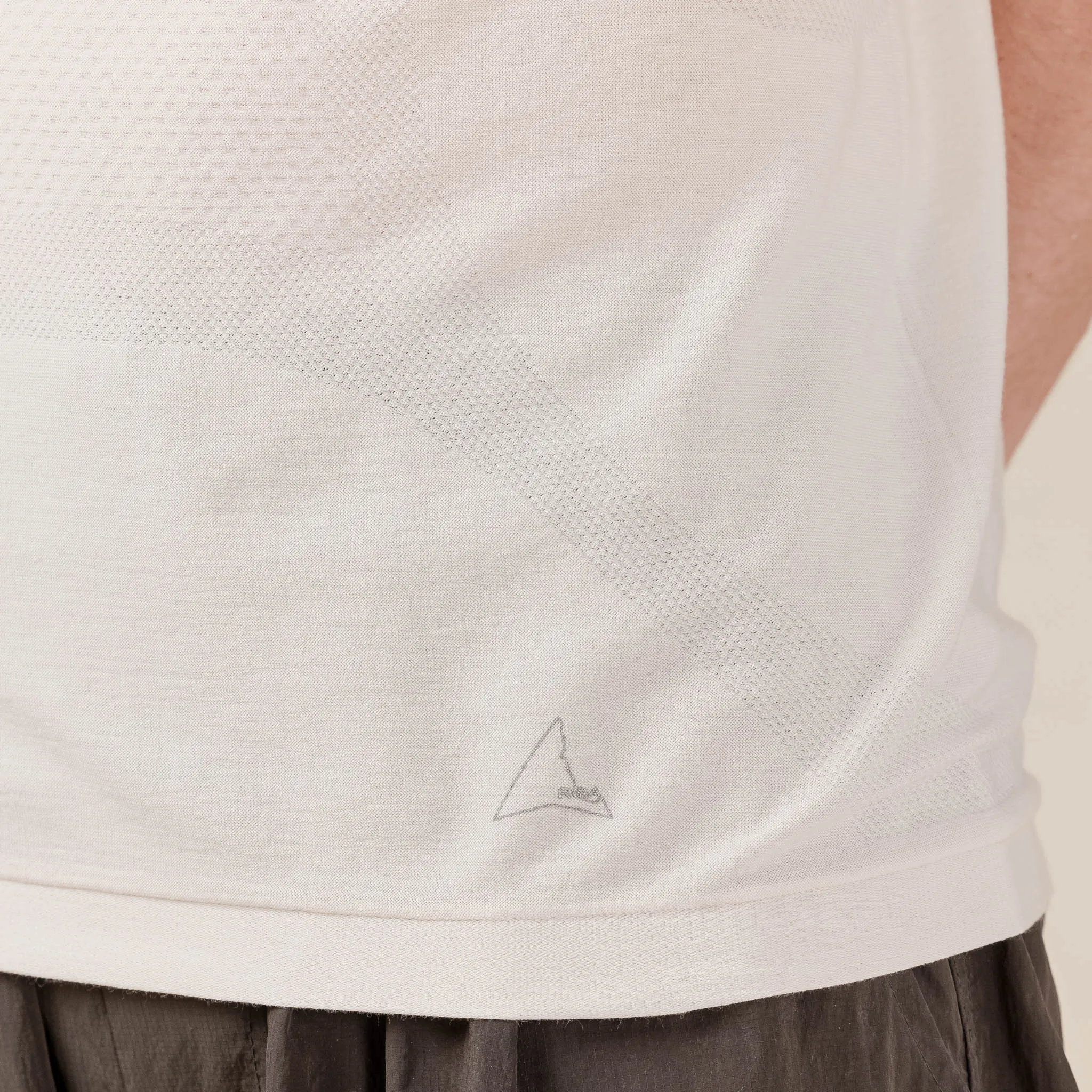 Roa Hiking - Seamless Short Sleeve T-Shirt - Beige